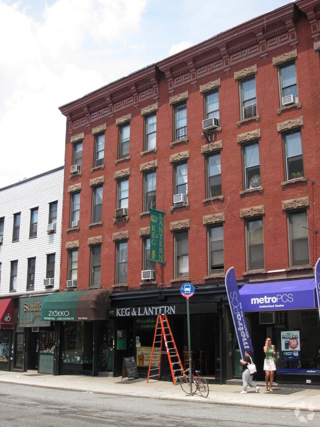 Primary Photo - 97 Nassau Ave