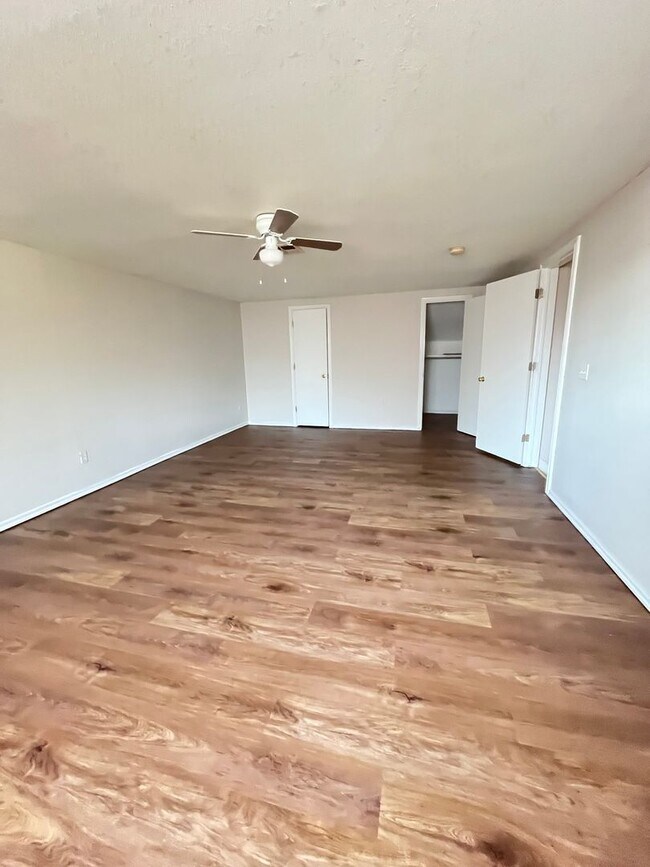 Building Photo - 3609/11 N Drexel