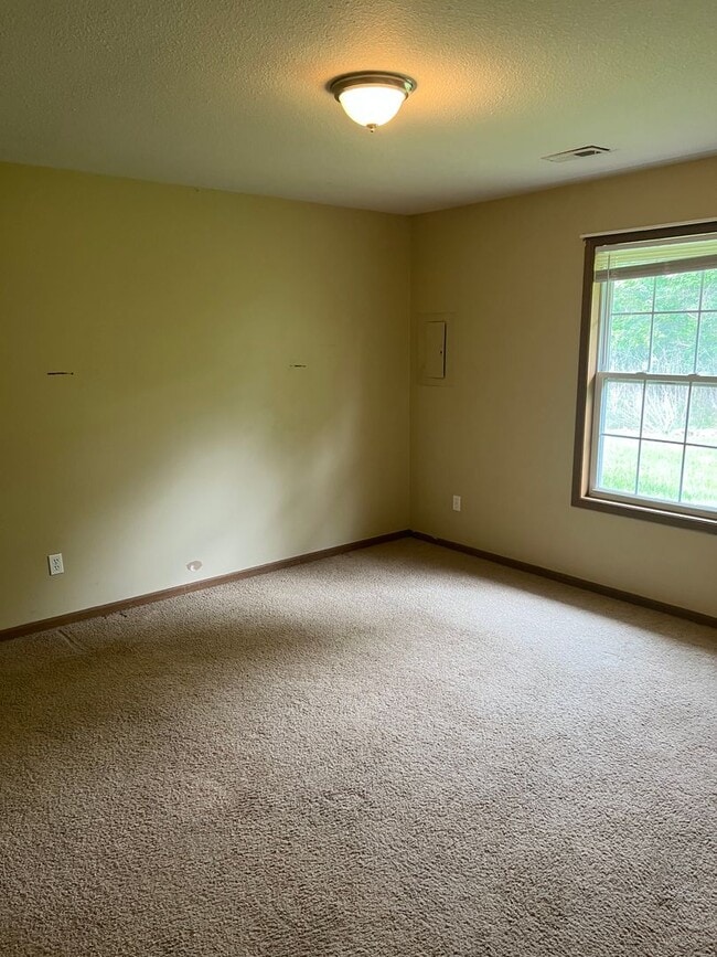 Building Photo - 2626 E Oakbrook Dr