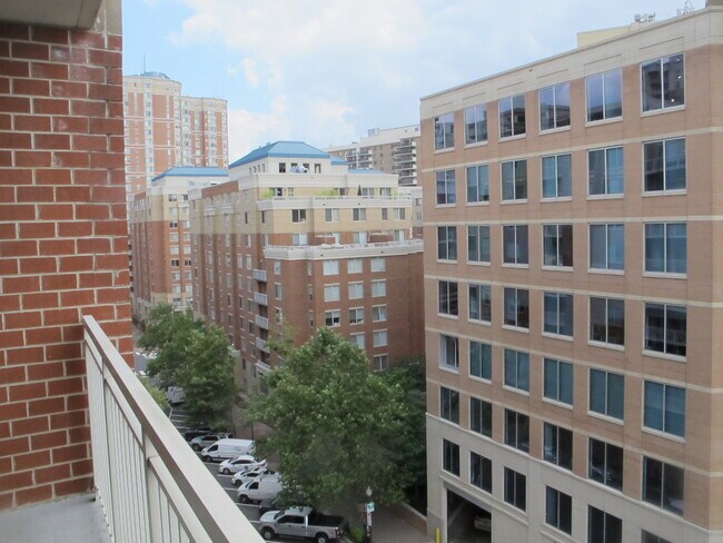 Building Photo - 820 N Pollard St