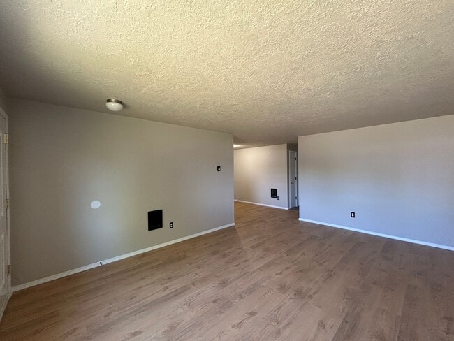 Building Photo - Remodeled 3 Bedroom / 1 Bathroom House on ...