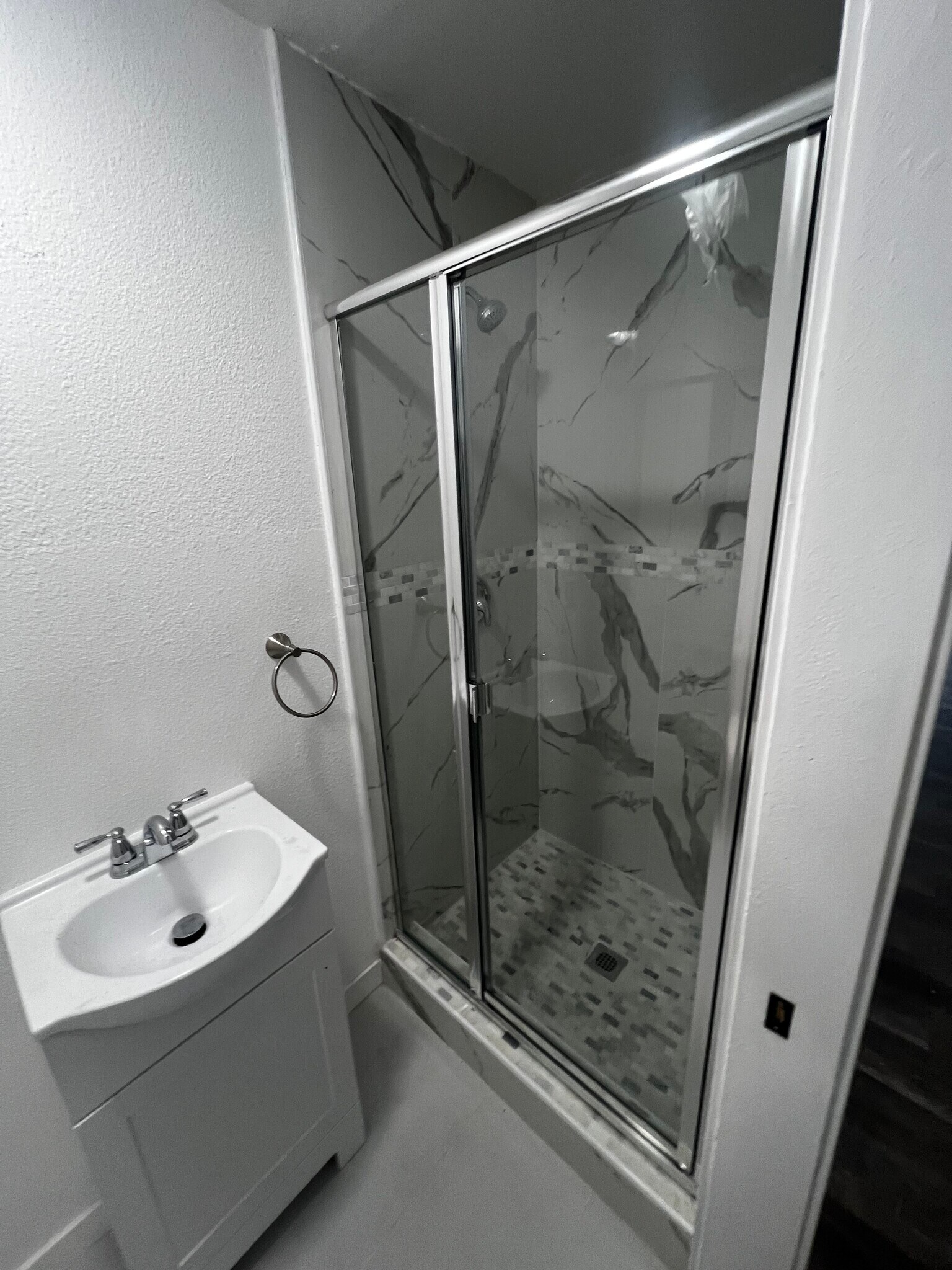 Building Photo - 2116 Zoe Ave