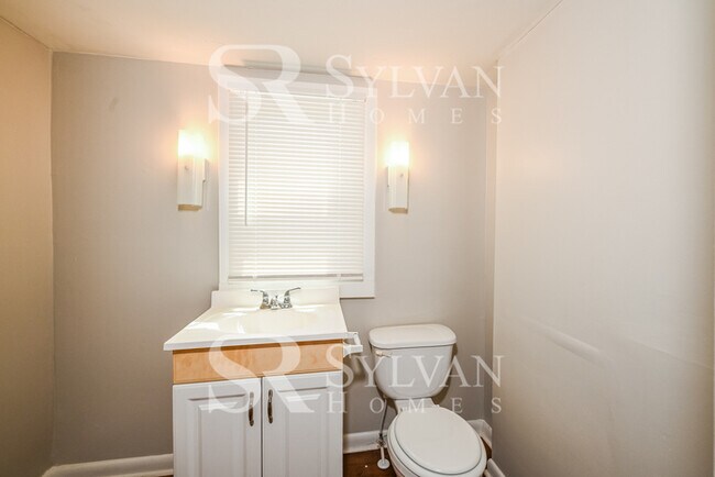 Building Photo - The living is easy in this 4 bedroom, 1.5 bathroom home