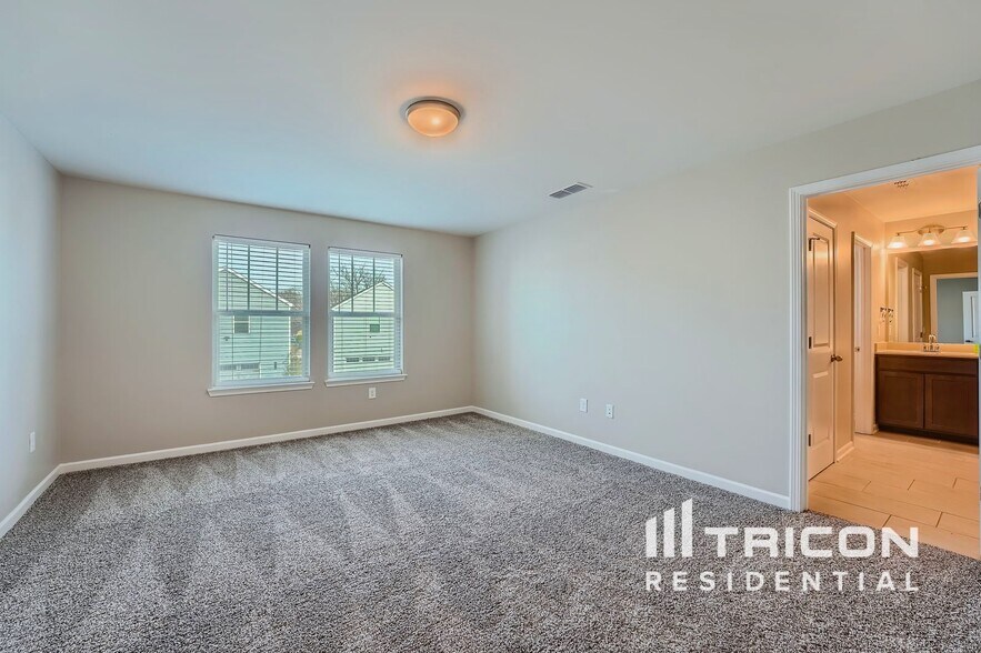 Building Photo - 4691 Electric Ave SW