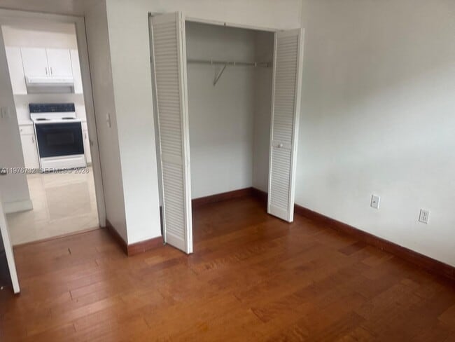 Building Photo - 104 SW 9th St