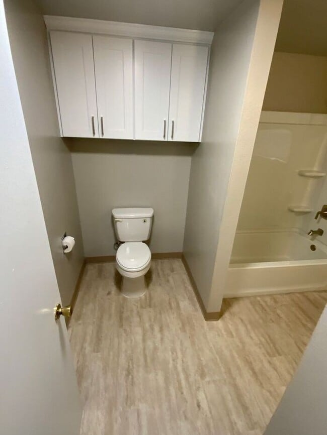 Building Photo - Sumner Townhome Duplex W/D w/ 1 car carport FREE JAN