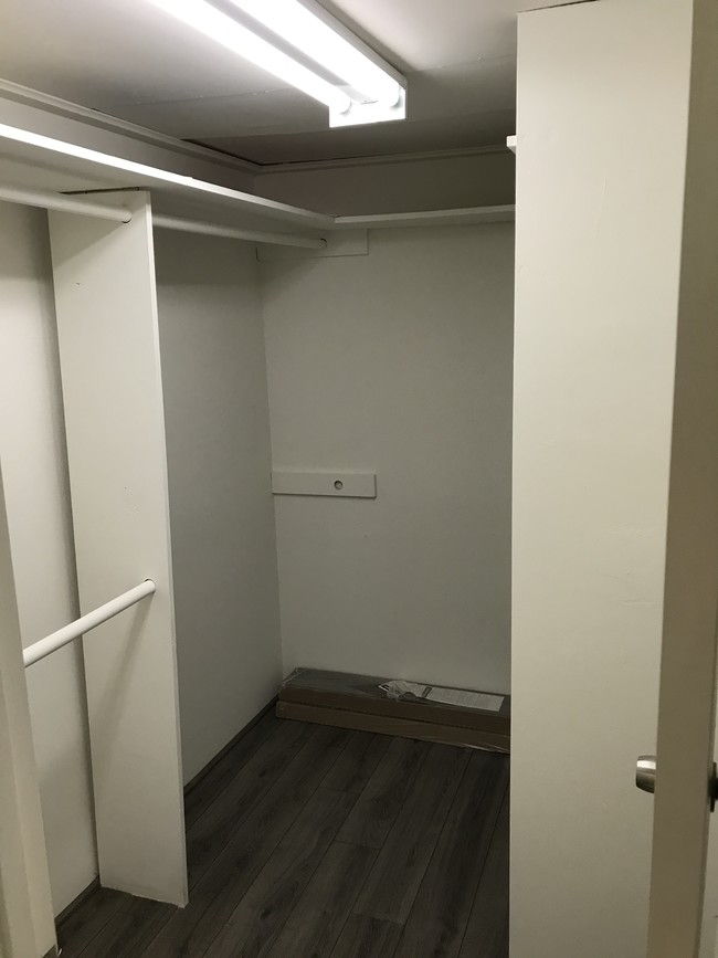 Master Closet - 440 Veteran Ave