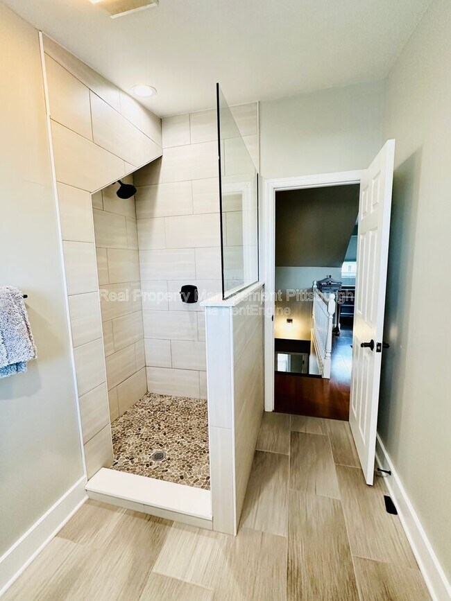 Building Photo - 138 Pius St