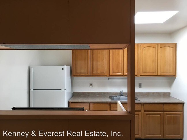 Building Photo - 2 br, 1 bath House - 2701 Ridge Rd #304