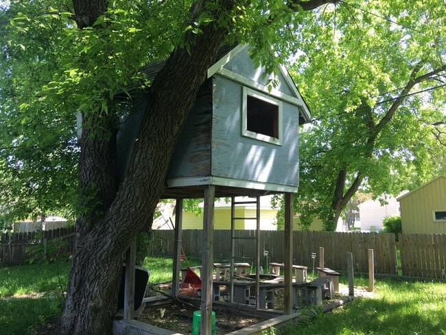 Building Photo - 3 Bed, 2 Bath Home in North Fargo with a Fenced in Yard!