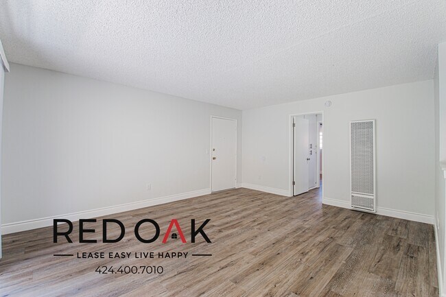 Building Photo - 821 N Wilcox Ave