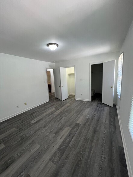 Building Photo - 424 Tarragon Wy SW