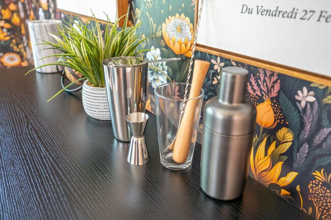 Building Photo - 2019 James St