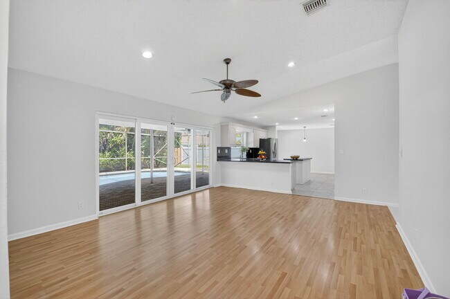 Building Photo - 17414 Spring Tree Ln