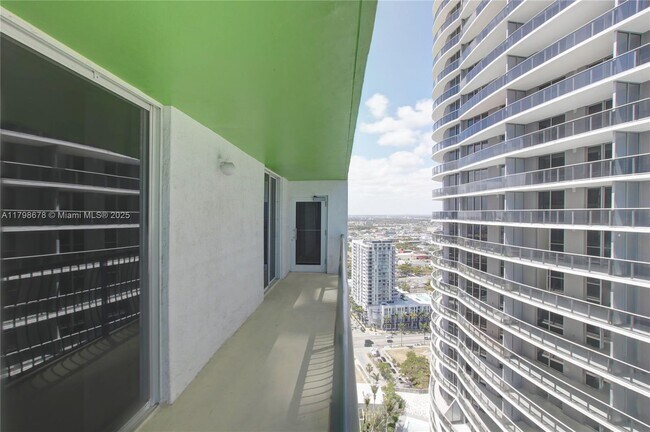 Building Photo - 1756 N Bayshore Dr