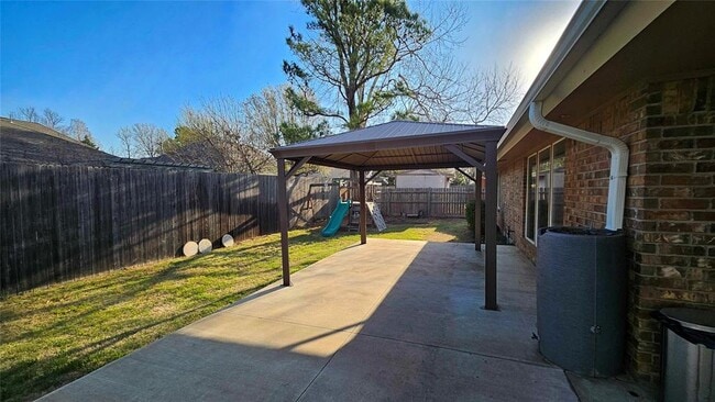 Building Photo - 1225 NW 198th St