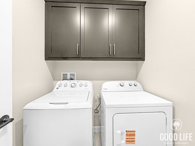 Building Photo - Bright 3BD/2.5BA Townhouse in Vista with Community Pool, In-Unit Laundry & 2-Car Garage