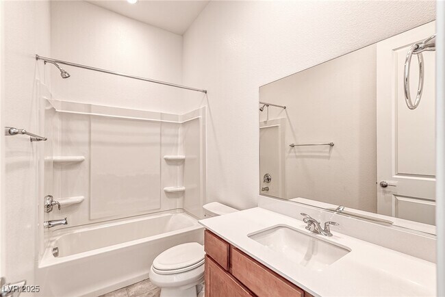 Building Photo - 643 Grey Saker St