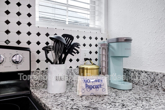 Building Photo - 226 Porter St