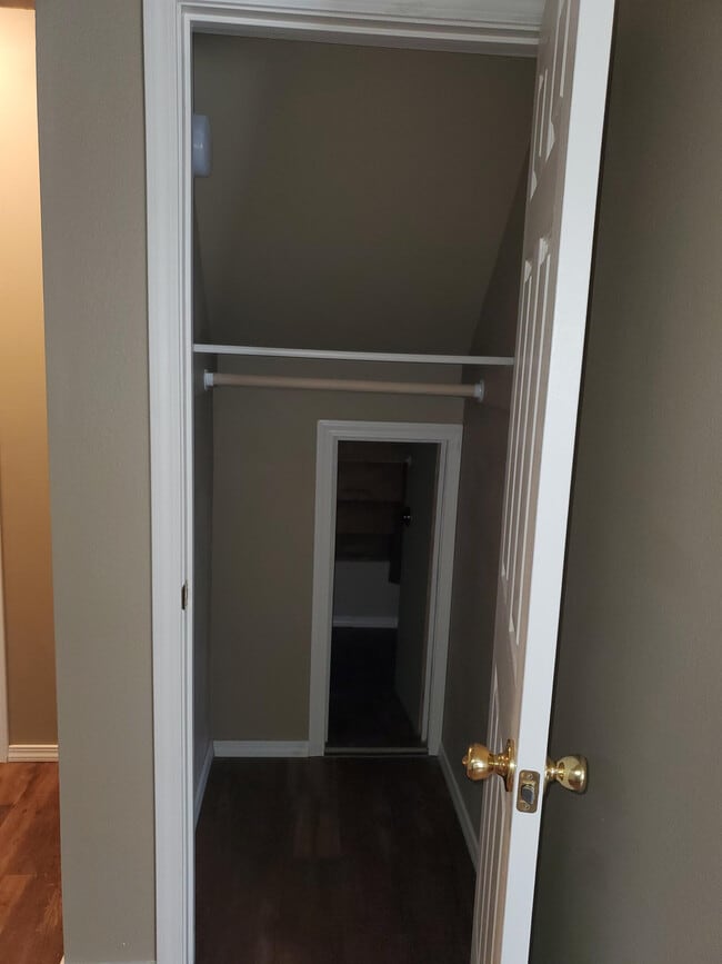 Building Photo - 3213 Center St NE