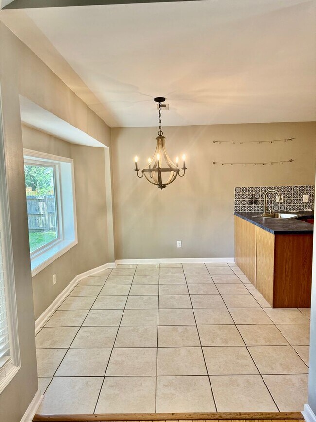 Building Photo - 3/2 Brick Home in Crowfield Plantation in Goose Creek!