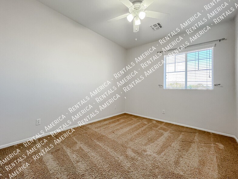 Building Photo - 9765 E Knowles Ave