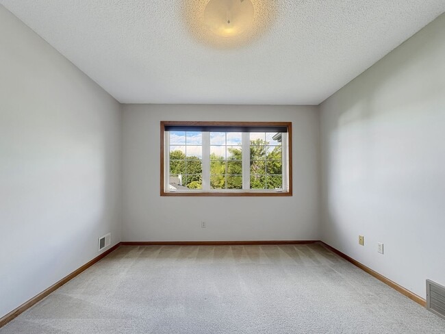Building Photo - 1839 Valley Ridge Trail S