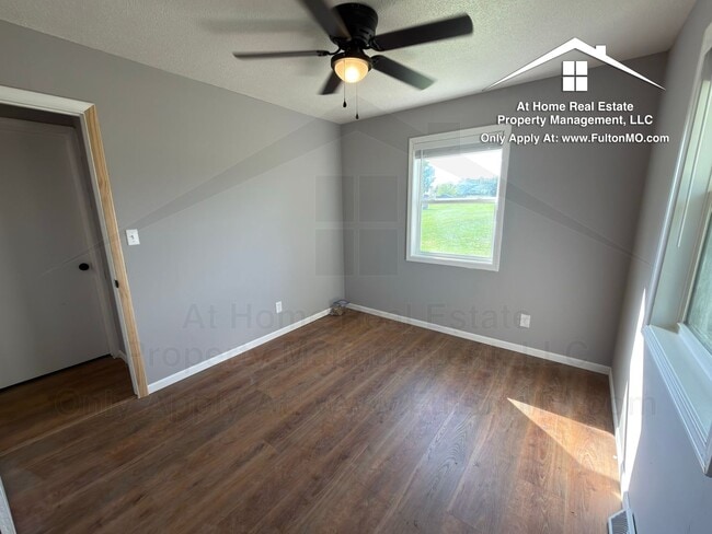 Building Photo - 607 Crestwood Dr