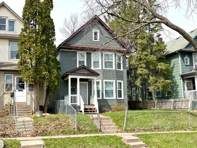Primary Photo - 715 E 6th St