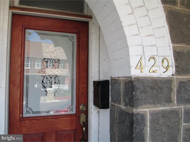 Building Photo - 429 S 9th St