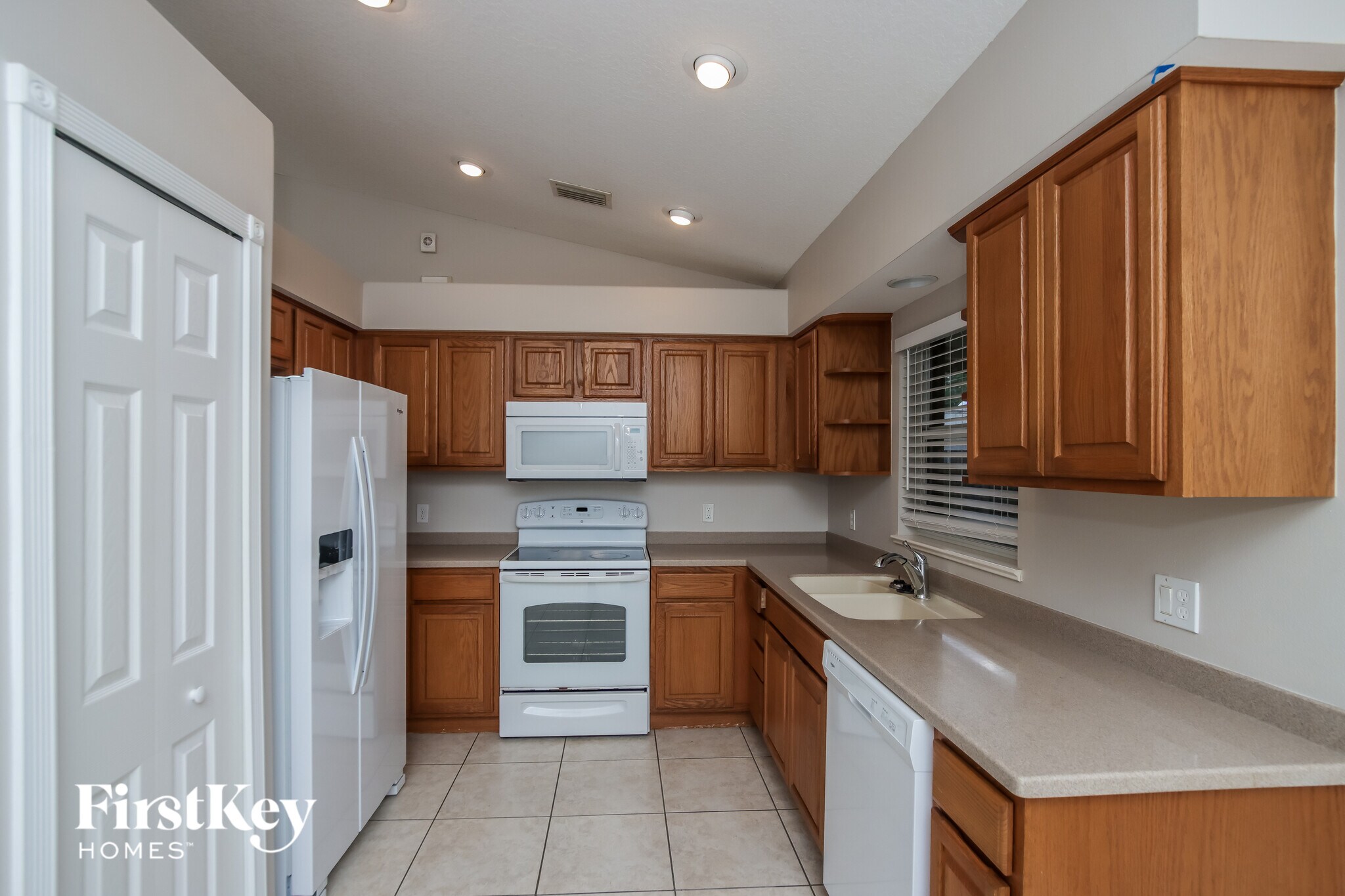 Building Photo - 914 Caligula Ave SE