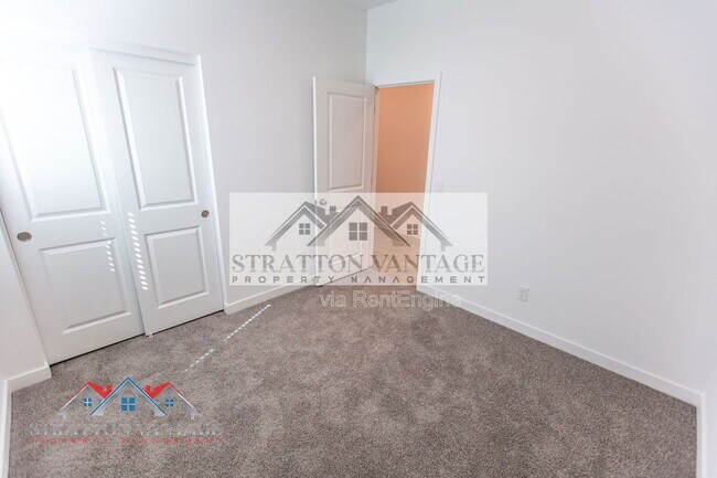 Building Photo - 7439 S 76th Dr