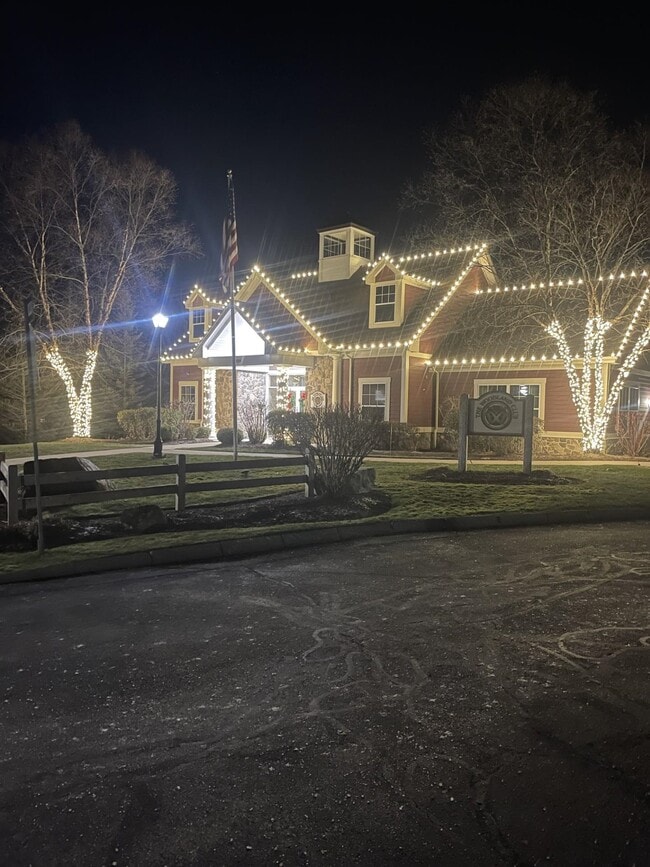 Building Photo - 240 Knollwood Way