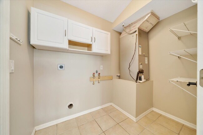 Building Photo - Spacious 3-Bed, 2-Bath Home for Rent in SW...