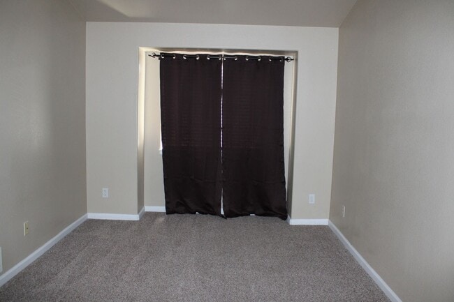 Building Photo - Beautiful 2-Bedroom Townhome in Pinnacle at T-Bone Ranch