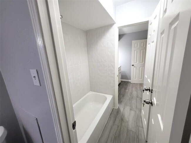 Building Photo - 14333 Memorial Dr