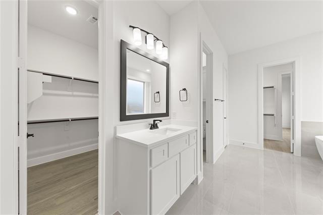 Building Photo - 1320 Villanova Ln