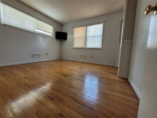 Building Photo - 45 Kenilworth Rd