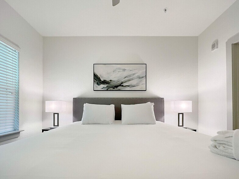 Building Photo - 2615 N Grady Ave