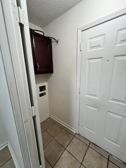 Building Photo - 5760 Pecan Trce