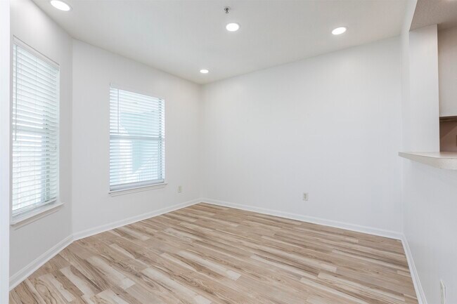 Building Photo - 206 16th St