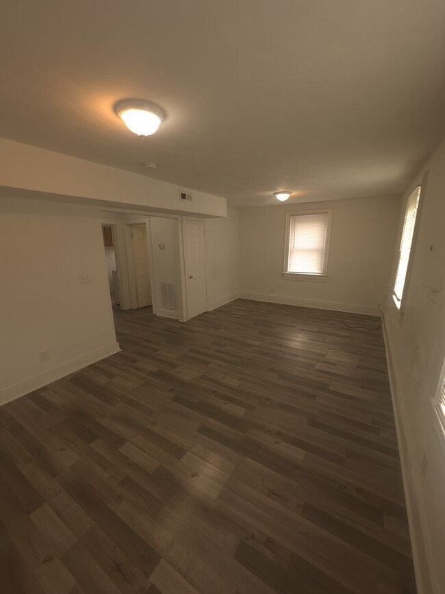 Building Photo - Three Bedroom Duplex Available Soon!