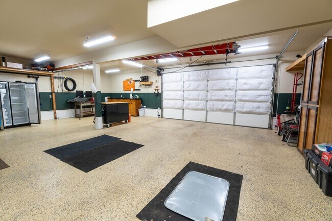 Building Photo - 2158 SW 36th Ct