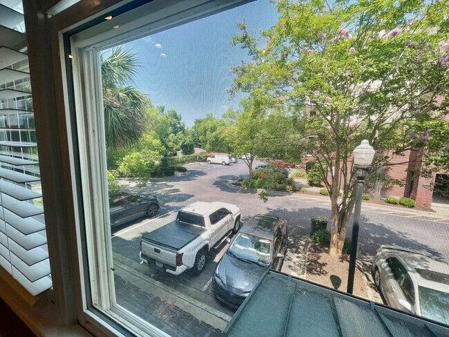 Building Photo - 3 Bedroom 2.5 Bath in the Vista