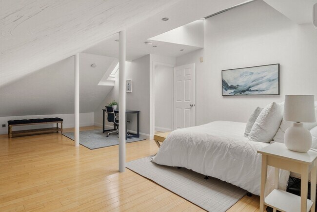 Building Photo - 178 Hyde Park Ave