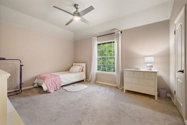 Building Photo - 2114 Hilton Head Dr