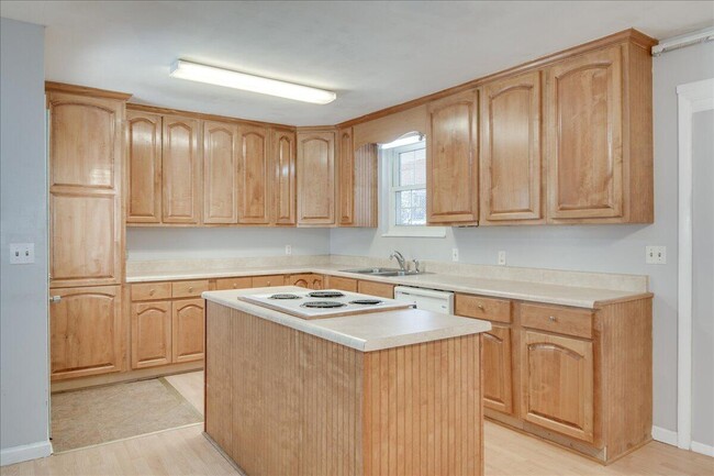 Building Photo - 2301 Mura Dr