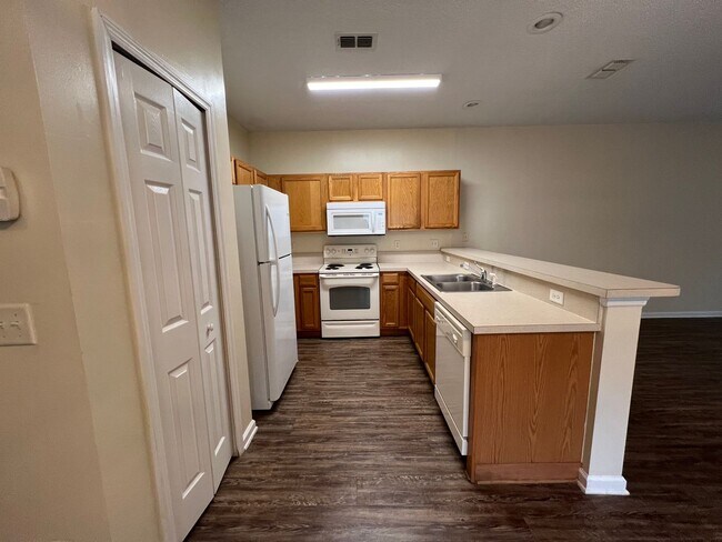 Building Photo - Available Now! Cornerstone of Watermill 3/...