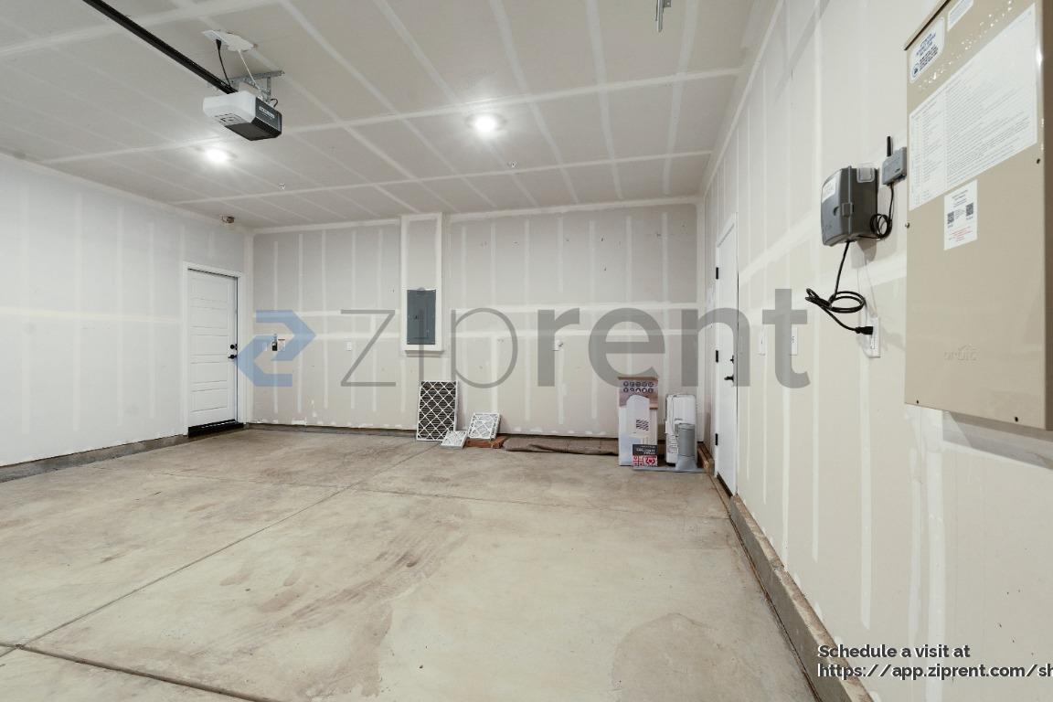 Building Photo - 4785 Happy Hallow Dr