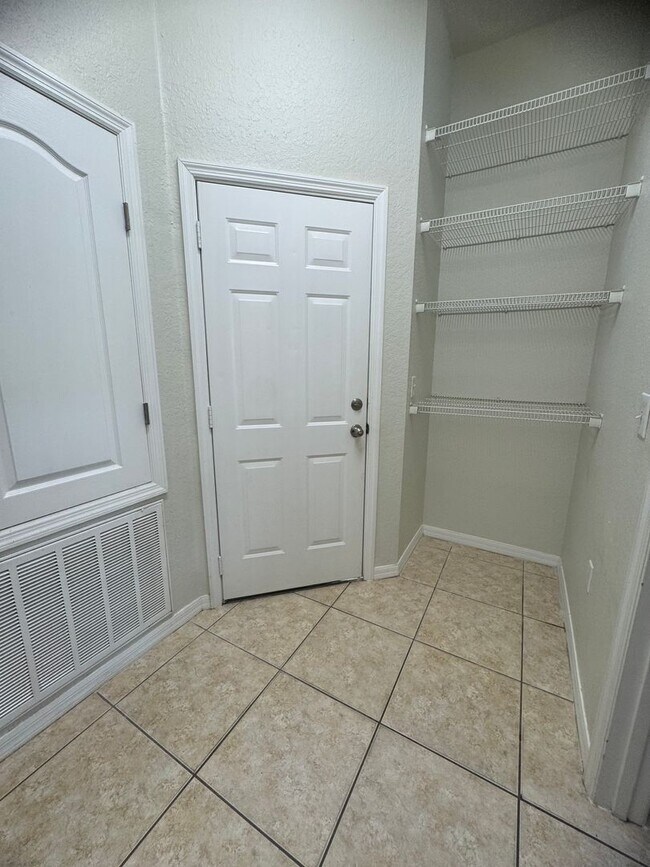 Building Photo - Central Lakeland 3bedroom 2 bath!